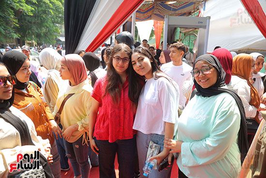 بدء خروج طلاب الثانوية العامة من اللجان بعد انتهاء امتحانات اليوم الثانى