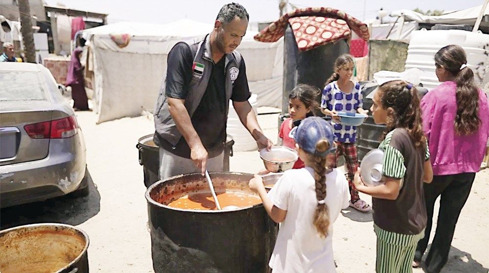 «الفارس الشهم 3» تواصل تقديم الطعام لنازحي غزة