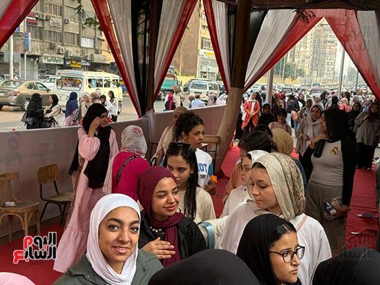 توافد طلاب الثانوية العامة على لجان الامتحانات لأداء اللغة الأجنبية الثانية