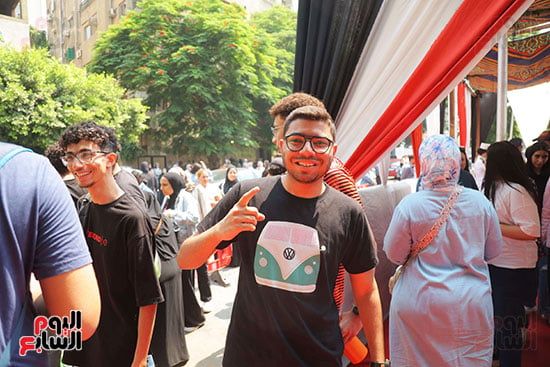 ارتياح بين طلاب الثانوية العامة بعد امتحان اللغة الأجنبية الثانية: كان سهل