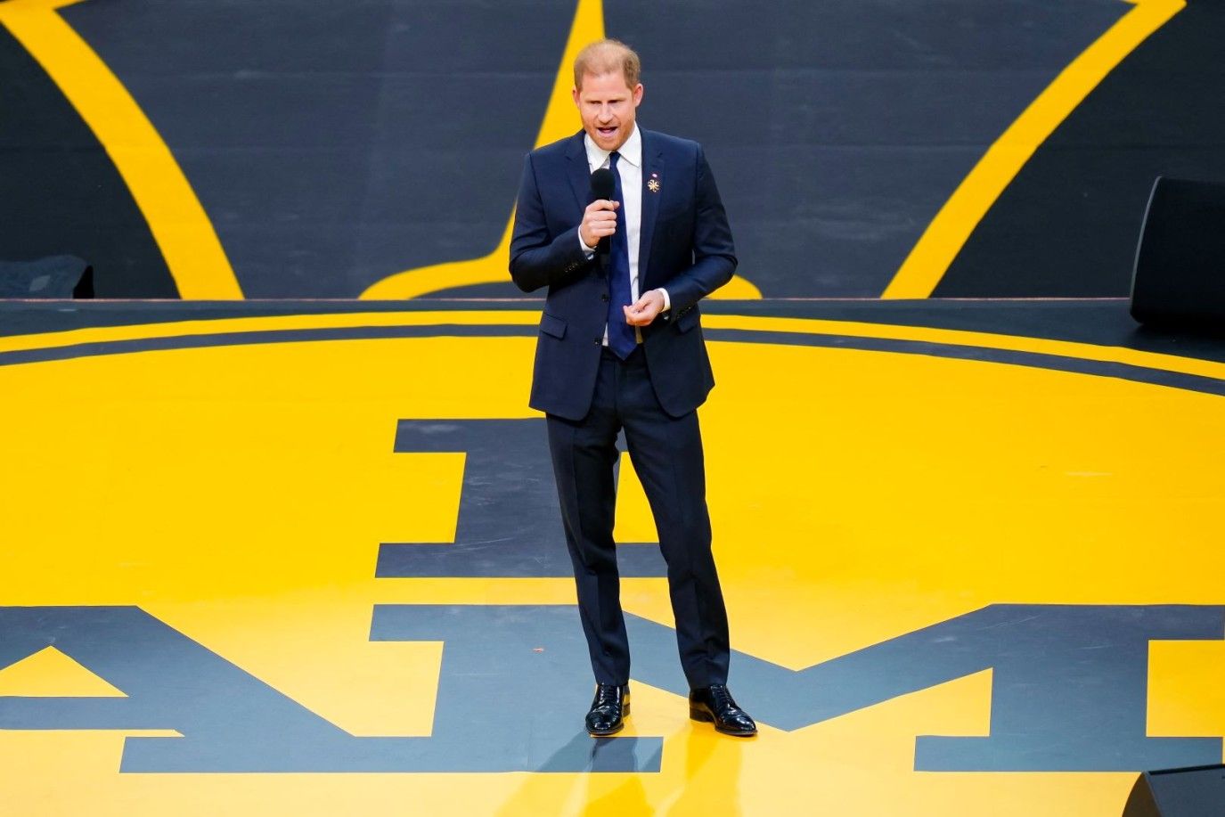 الأمير هاري يستعرض مهاراته في تحدث الألمانية في خطاب بمناسبة يوم المحاربين القدامى