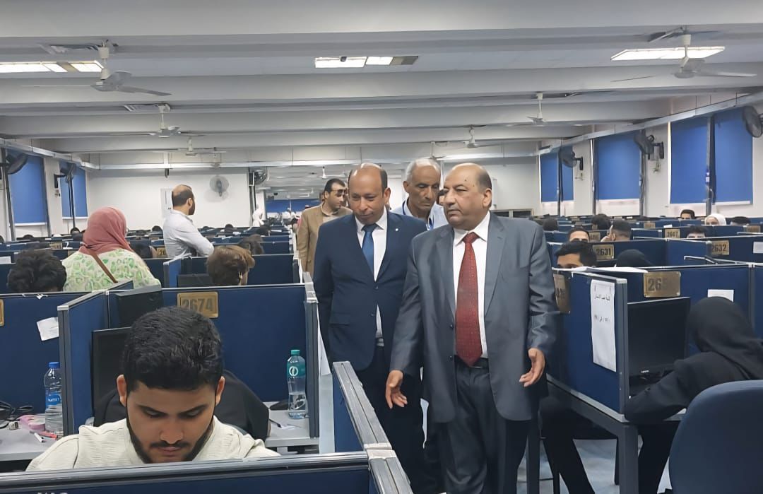 نائب رئيس جامعة القاهرة يتفقد لجان الامتحانات بكليات طب قصر العيني وطب الأسنان والصيدلة