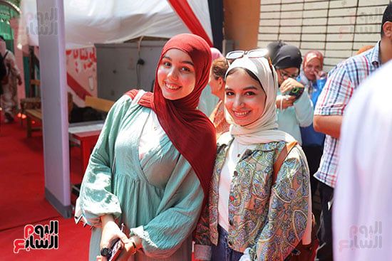 ارتياح بين طلاب الثانوية العامة بعد امتحان اللغة الأجنبية الثانية: كان سهل