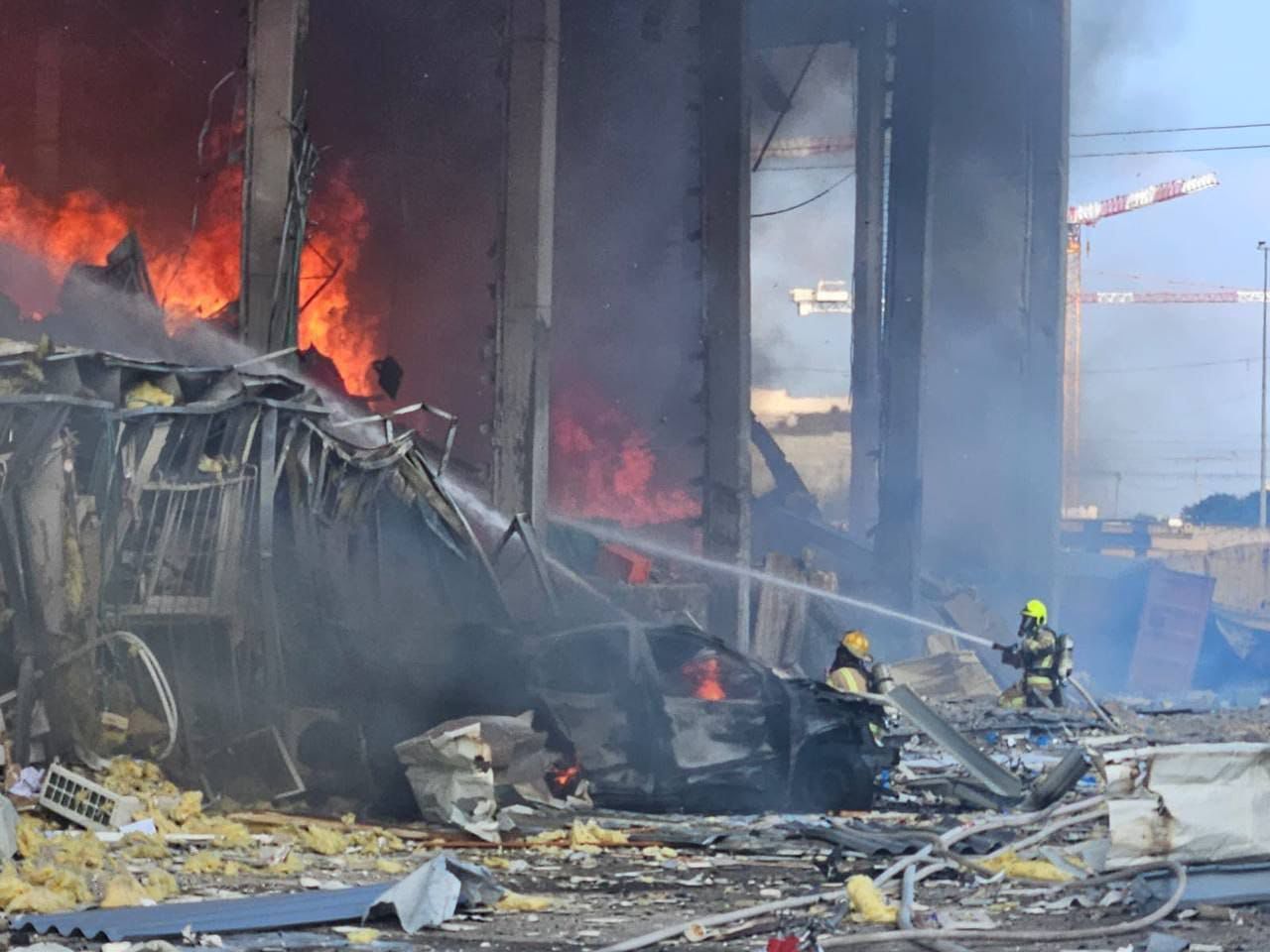إسرائيل تحترق.. حريق كبير فى مستودع وموقف حافلات وسط تل أبيب جراء سقوط صاروخ إيرانى
