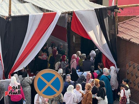 توافد طلاب الثانوية العامة على لجان الامتحانات لأداء اللغة الأجنبية الثانية