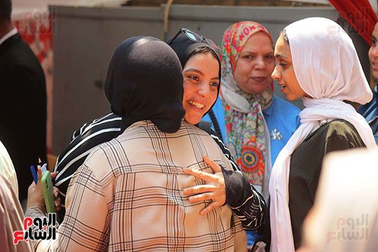 بدء خروج طلاب الثانوية العامة من اللجان بعد انتهاء امتحانات اليوم الثانى