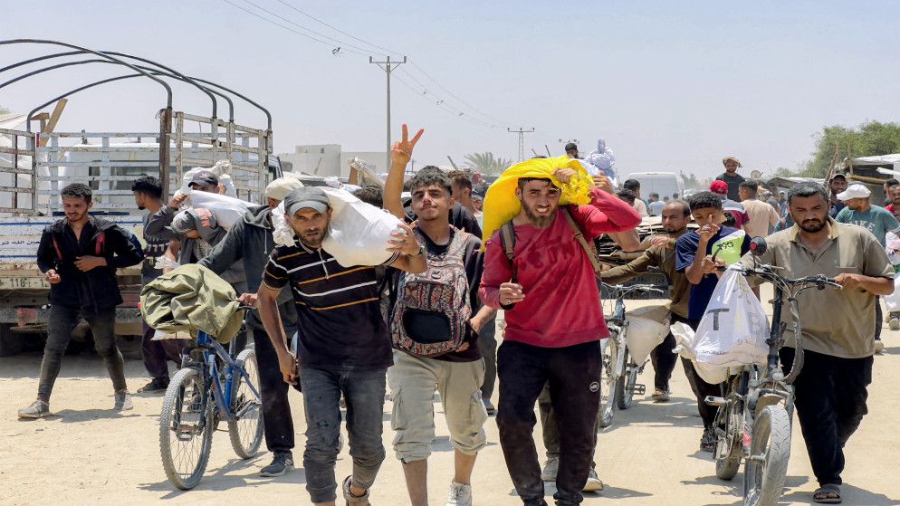 استشهاد أكثر من (50) فلسطينيًا في قصف الاحتلال الإسرائيلي منتظري المساعدات جنوب قطاع غزة