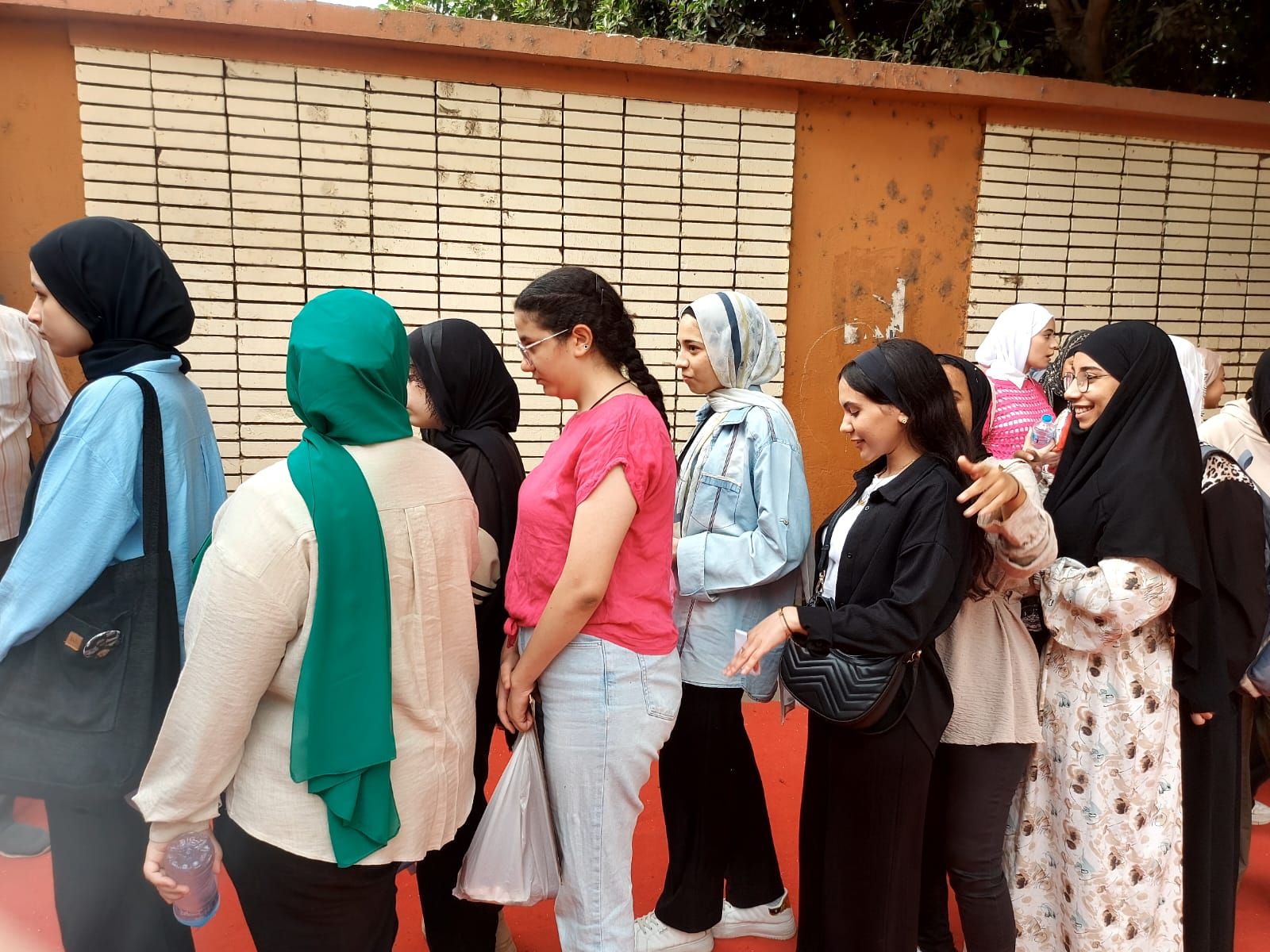 بدء دخول طلاب الثانوية العامة اللجان بالدقى فى ثانى أيام الامتحانات