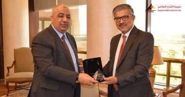 السفير الباكستاني يزور مدينة الإنتاج الإعلامي ويشيد بإمكانياتها.. صور