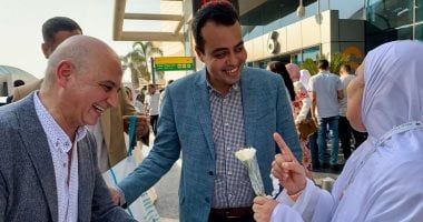 الصحفيين تستقبل حجاج النقابة بمطار القاهرة عقب عودتهم من الأراضى المقدسة