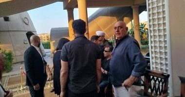 الموسيقار صلاح الشرنوبى يستقبل العزاء فى نجله محمد بمسجد الشرطة بالشيخ زايد