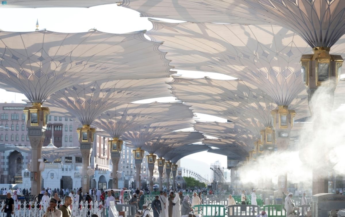 مظلات المسجد النبوي تسهم في تهيئة بيئة آمنة ومريحة للمصلين