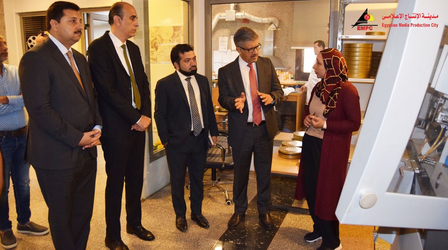 السفير الباكستاني يزور مدينة الإنتاج الإعلامي ويشيد بإمكانياتها.. صور