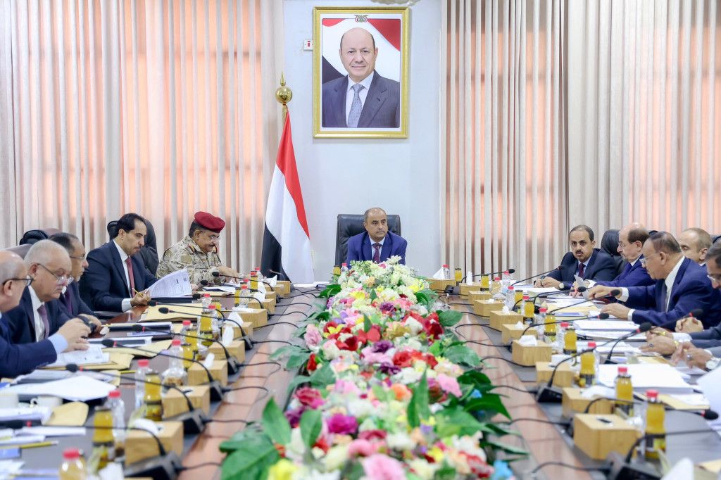 عدن.. مجلس الوزراء يستعرض خطة الـ100 يوم ويقر إجراءات عاجلة لمعالجة الانهيار الاقتصادي