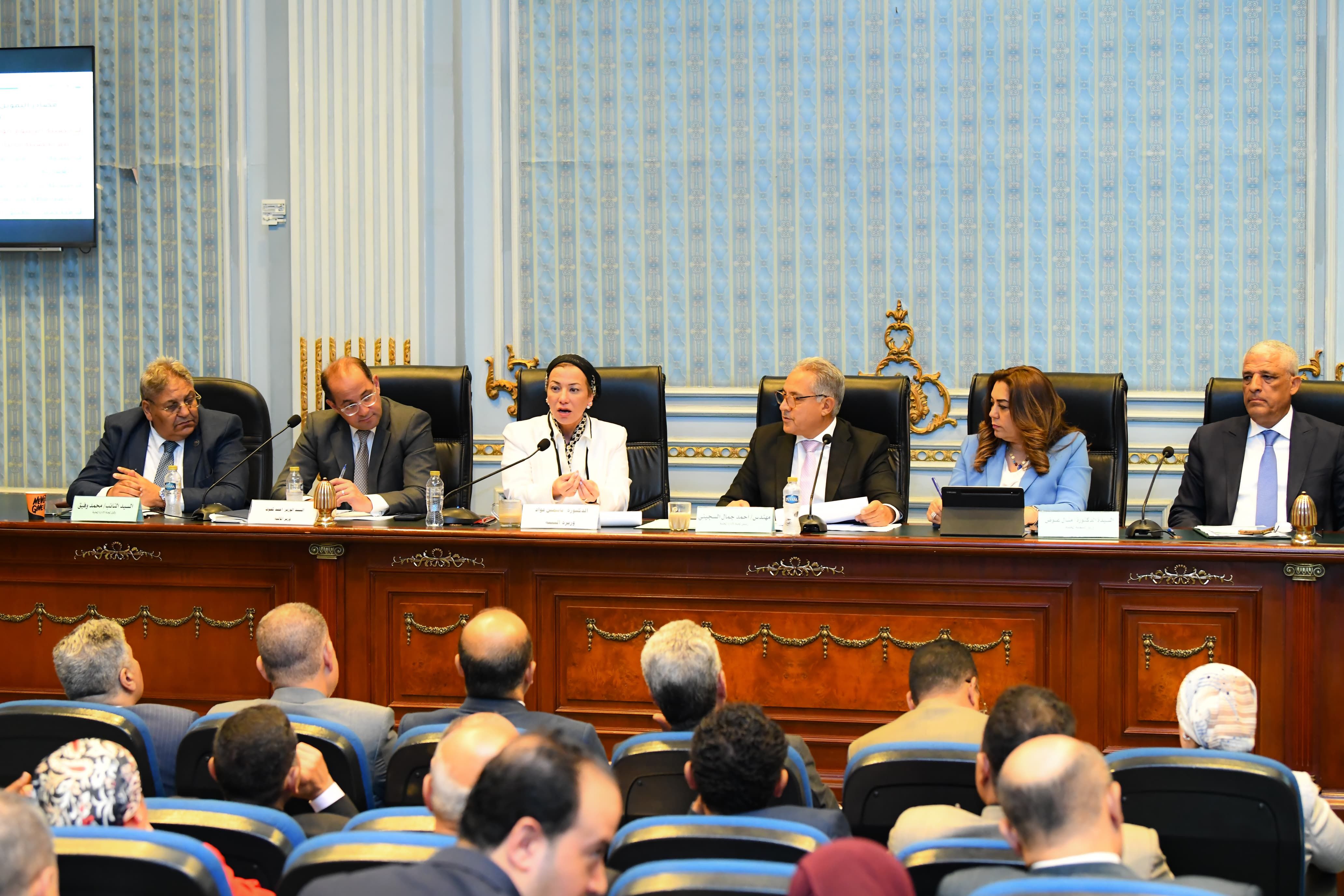 وزيرة البيئة: لدينا 36 عقد للقطاع الخاص بمجالات جمع ونقل ومعالجة وتدوير المخلفات