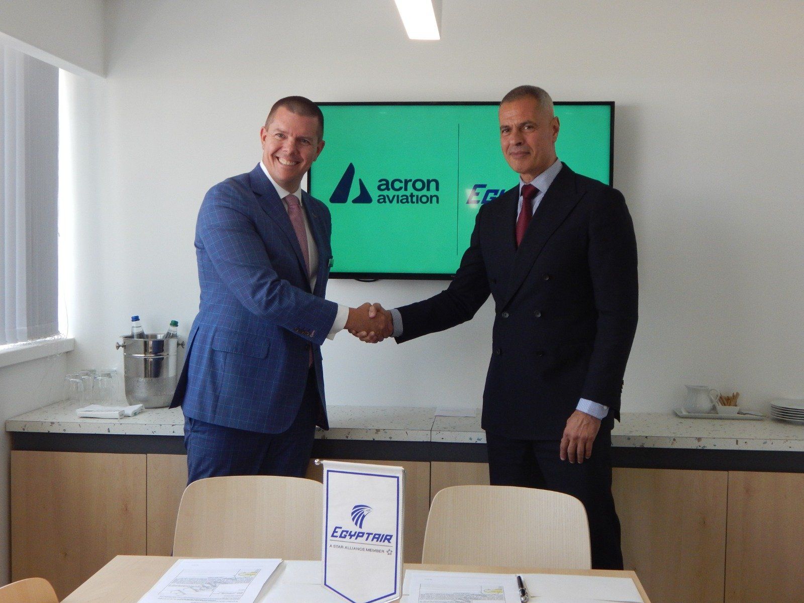 خلال معرض باريس الجوى مصر للطيران توسع شراكتها مع Acron Aviation