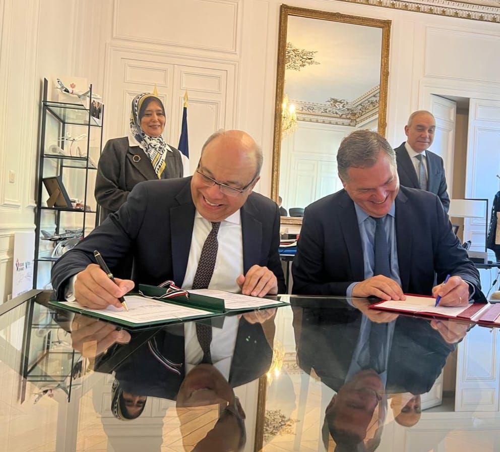 وزيرا الطيران المصرى والفرنسى يوقعان اتفاقية ترتيبات فنية لتعزيز التعاون