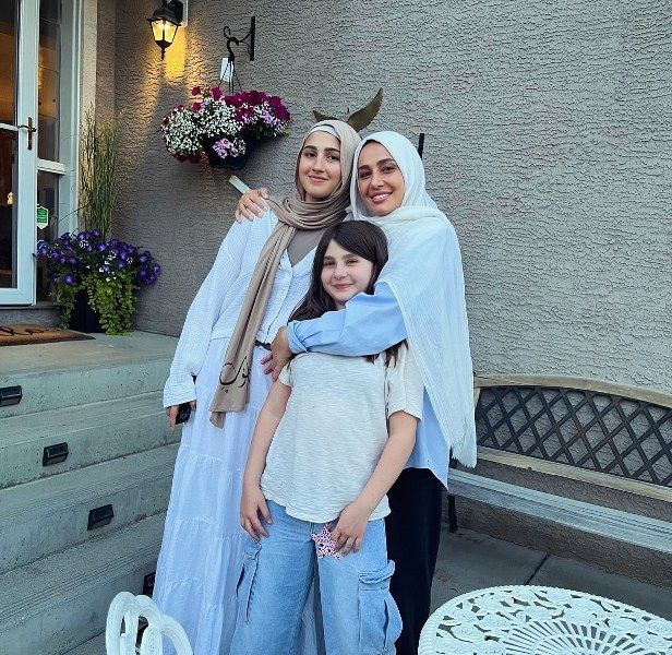 بالصور- حلا شيحة تحتفل بإنجاز جديد مع ابنتَيها وتوجّه رسالة مؤثّرة للجمهور