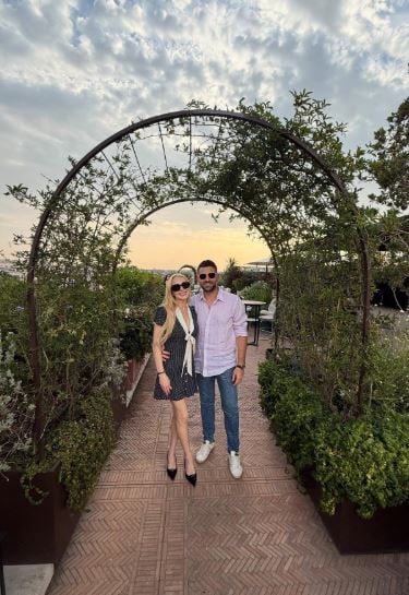 ليندسي لوهان تحتفل بيوم مهم مع صورة غير مرئية لزوجها وابنها