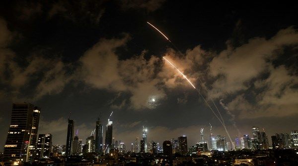 دول تجلي المئات من رعاياها من إسرائيل