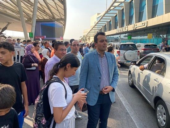 الصحفيين تستقبل حجاج النقابة بمطار القاهرة عقب عودتهم من الأراضى المقدسة