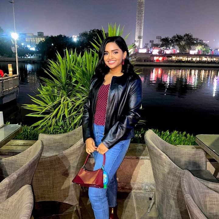 شاهد.. عروس الموسم الحسناء “حنين” محمود عبد العزيز تعود لخطف الأضواء على مواقع التواصل بلقطات مبهرة إحداها مع والدها أسطورة الفن السوداني