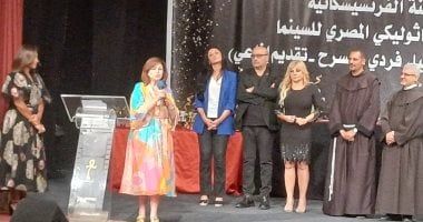 أول ظهور للفنانة إلهام شاهين فى المركز الكاثوليكى عقب عودتها من العراق