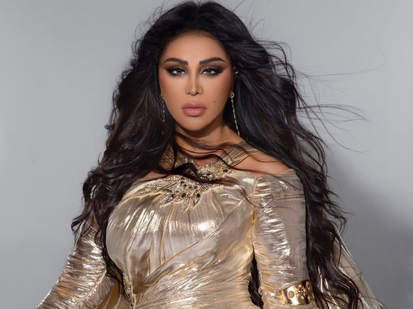 أحلام في ذكرى زواجها تلهمك صيحات جمالية شرقية بلمسات عصرية جريئة