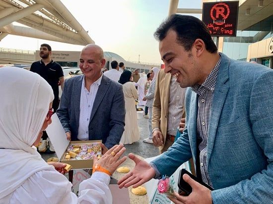 الصحفيين تستقبل حجاج النقابة بمطار القاهرة عقب عودتهم من الأراضى المقدسة