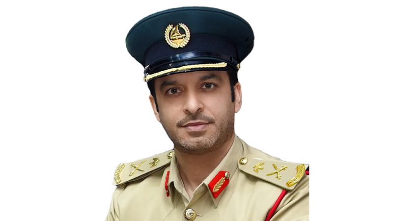 الامارات | طفل يسقط من مركبة تقودها والدته في دبي