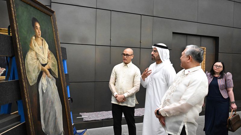 الامارات | «اللوفر أبوظبي» يحتفي بـ «امرأة من بولاكان»