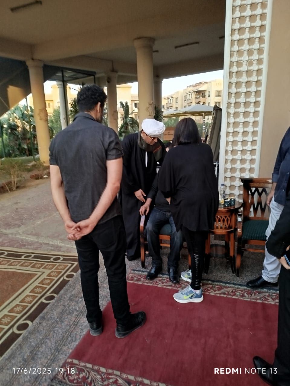 الموسيقار صلاح الشرنوبى يستقبل العزاء فى نجله محمد بمسجد الشرطة بالشيخ زايد