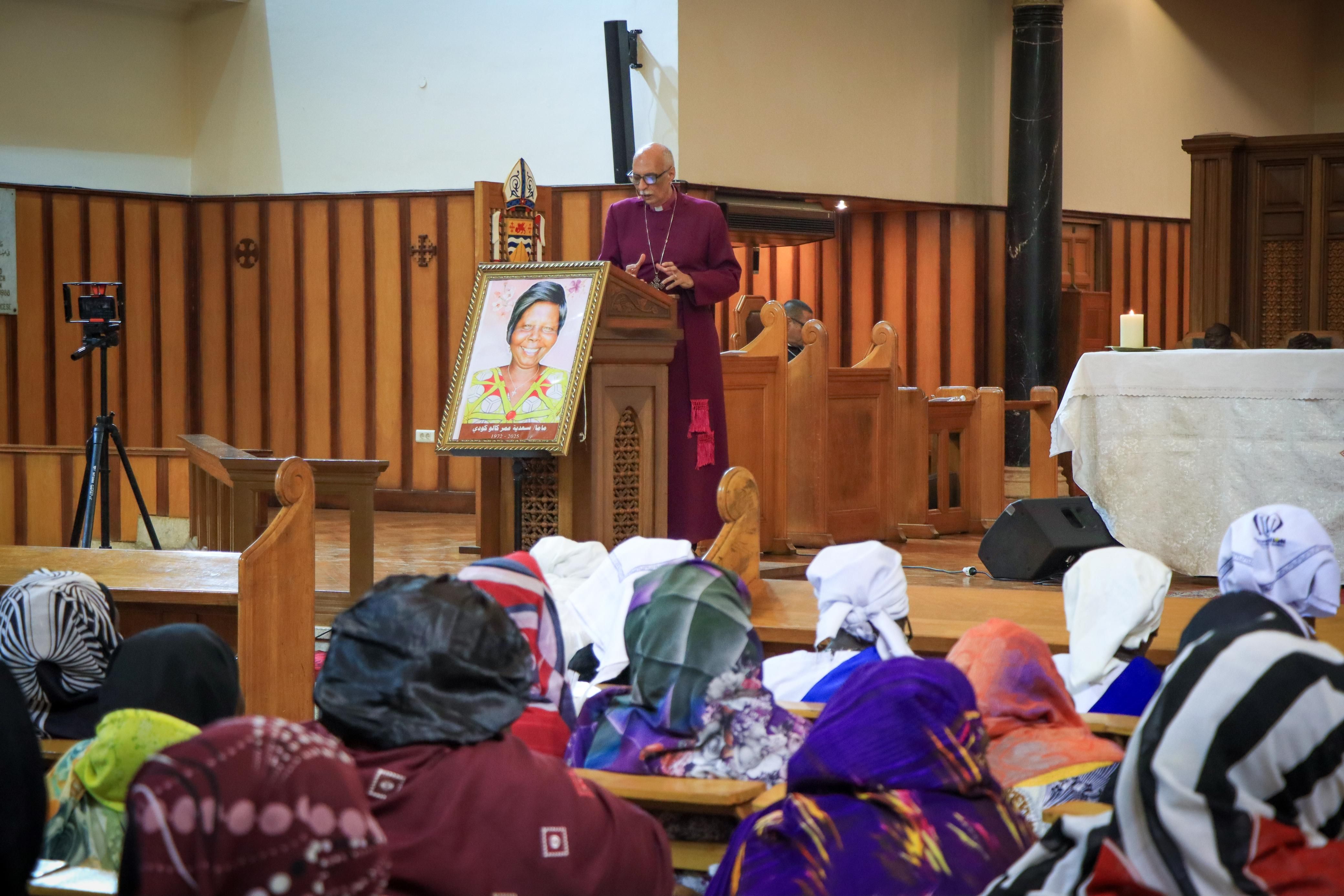 مطران الكنيسة الأسقفية يترأس صلوات وداع خادمة بكنيسة السودان