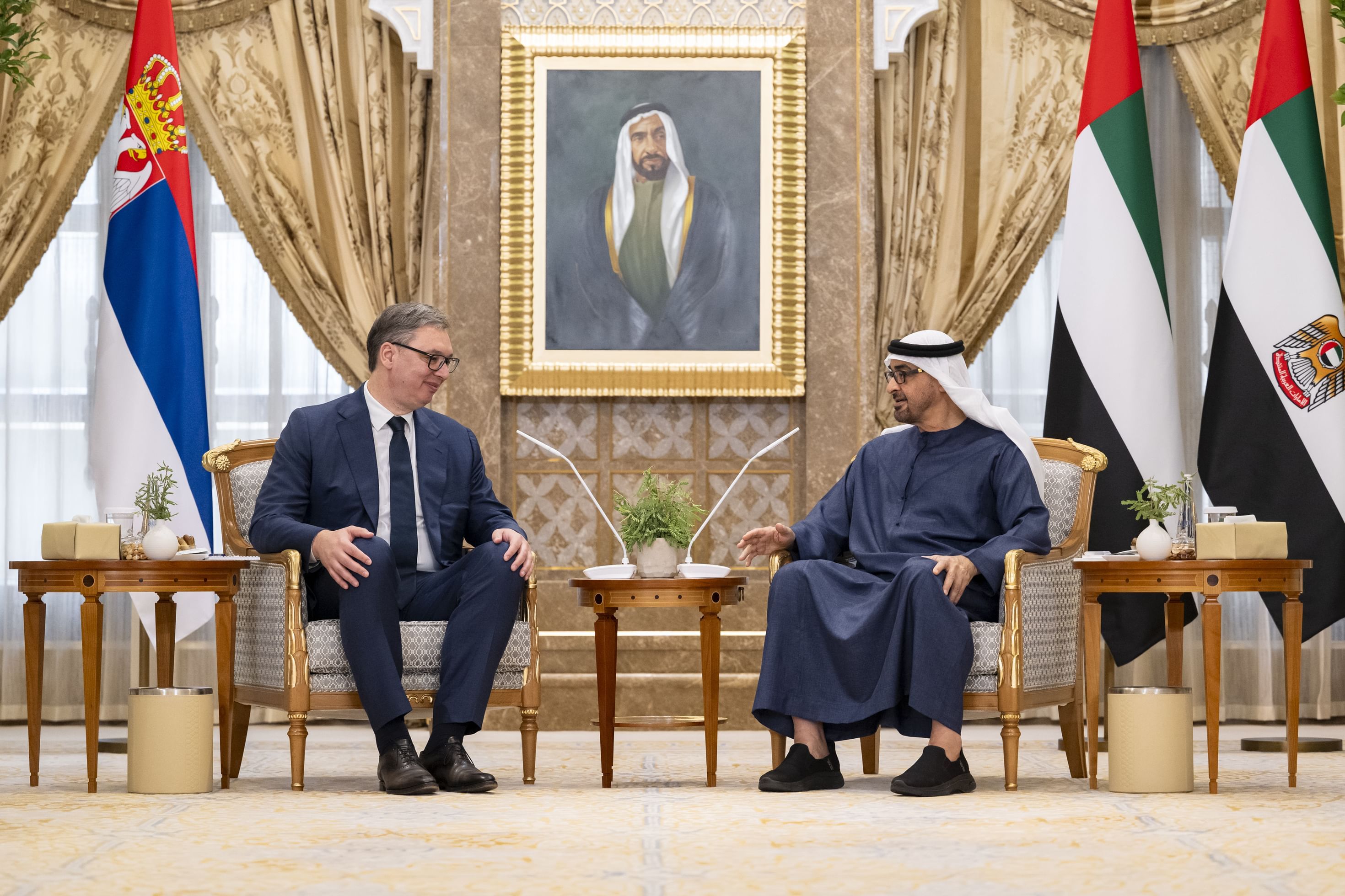 الامارات | رئيس الدولة والرئيس الصربي يؤكدان أهمية تكثيف الجهود لاستعادة الأمن والاستقرار في المنطقة