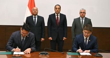 رئيس الوزراء يشهد توقيع عقد مستلزمات الطاقة الشمسية بـ 200 مليون دولار