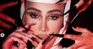 مايا دياب تظهر بـ لوك غريب ترويجا لفيديو كليب جديد