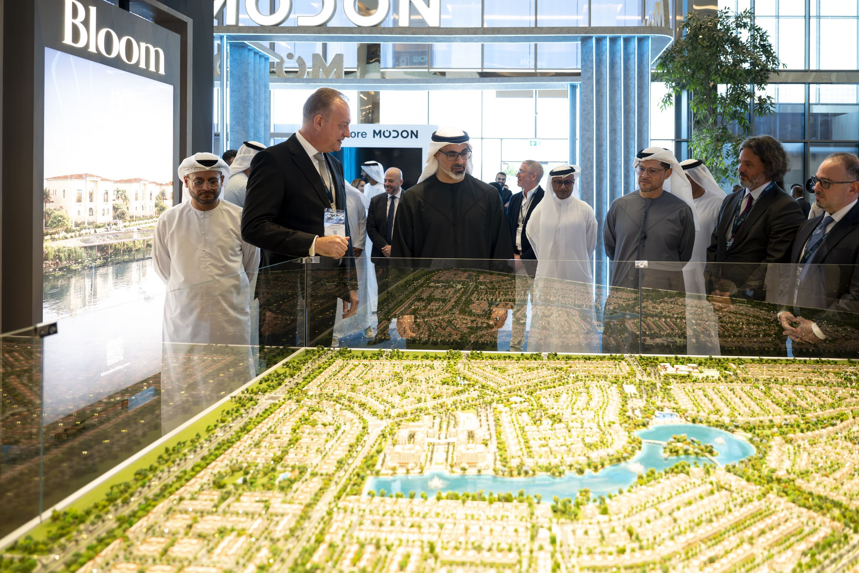 الامارات | خالد بن محمد بن زايد يشهد جانباً من فعاليات قمة أبوظبي للبنية التحتية