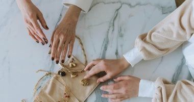 طالع الأبراج: نساء 5 أبراج ذوقهم مميز في المجوهرات.. أنثى الميزان تختارها رقيقة والأسد ضخمة