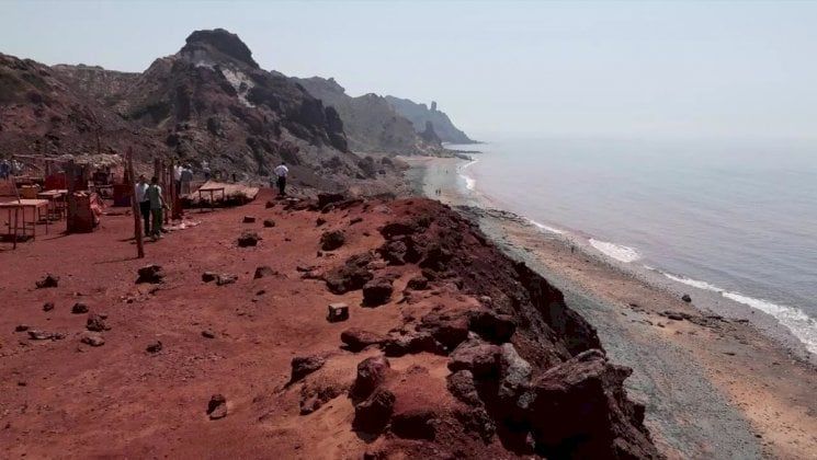 إيران تخطّط للسيطرة على مضيق هرمز والبحر الأحمر