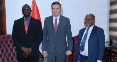 وزير الزراعة يبحث مع خبيرين دوليين تعزيز استراتيجيات التنمية الزراعية والأمن الغذائى