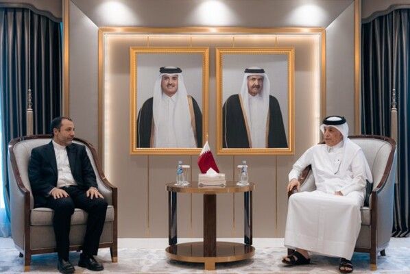 أمير قطر تلقى رسالة من الرئيس الإيراني تتصل بالعلاقات الثنائية وسبل دعمها
