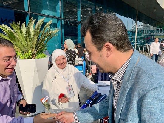 الصحفيين تستقبل حجاج النقابة بمطار القاهرة عقب عودتهم من الأراضى المقدسة