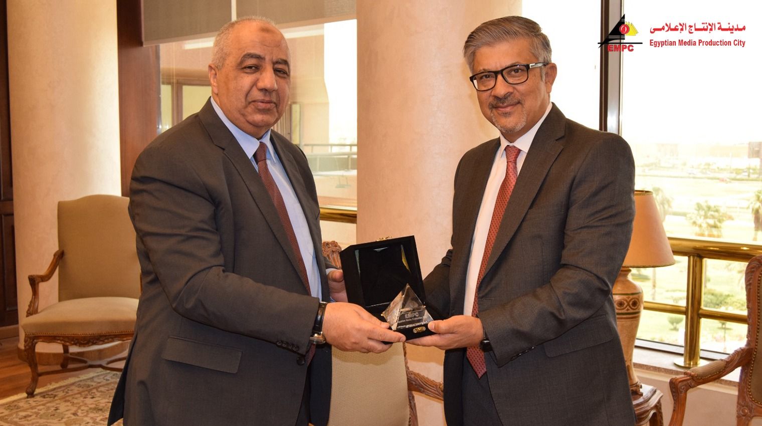 السفير الباكستاني يزور مدينة الإنتاج الإعلامي ويشيد بإمكانياتها.. صور