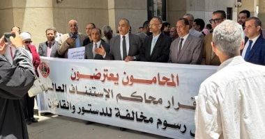 وقفات احتجاجية للمحامين أمام المحاكم اعتراضا على الرسوم القضائية