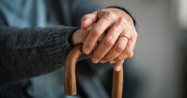 عدم التمييز وتوفير بيئة آمنة أبرزها.. تعرف على الحقوق القانونية للمسن