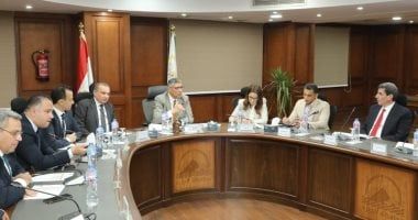محافظ الجيزة يعقد أولى اجتماعات اللجنة التيسيرية لتطوير منطقة الكيت كات