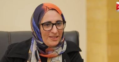 المخرجة سارة وفيق تتلقى عزاء والدتها بمسجد عمر مكرم.. غداً