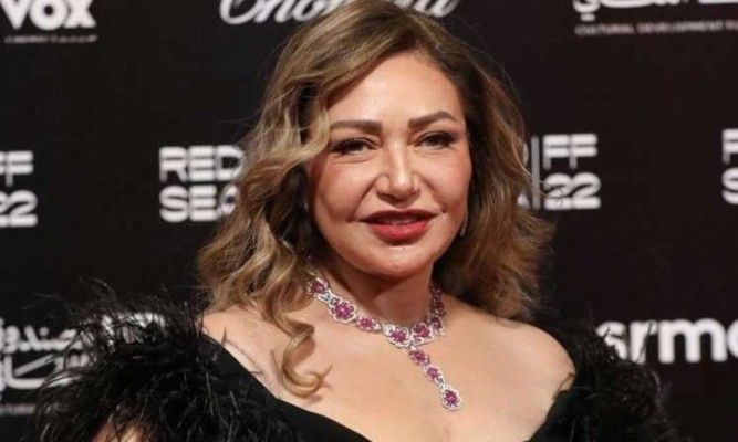 ليلى علوي تستمتع بعطلتها الصيفية.. والمكان الذي إختارته بارد!