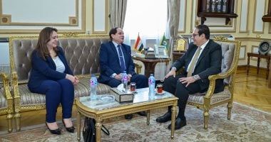 رئيس جامعة القاهرة يستقبل أمين عام رابطة الجامعات الإسلامية