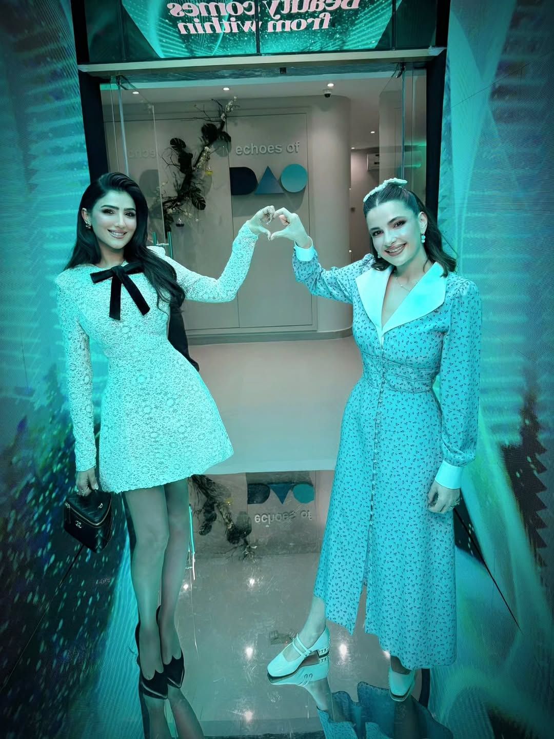 شاهد مي عمر تتألق بإطلالتين مختلفتين .. أيهما الأجمل؟